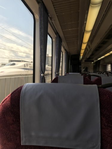 車窓から新幹線