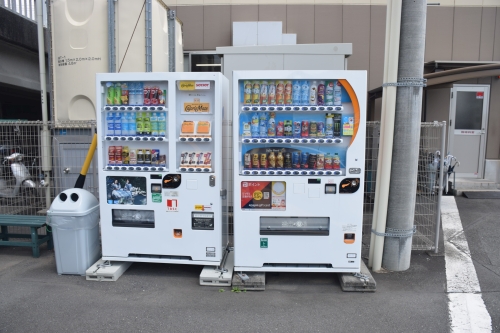 校舎横自販機